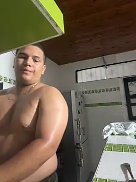 Snapshot of Patricio_02 chatting on June 14, 1:58 am Patricio 02 online show from June 14, 1:58 am
