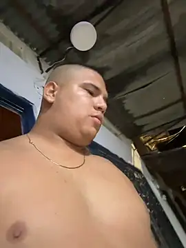 Snapshot of Patricio_02 chatting on August 1, 9:52 am Patricio 02 online show from August 1, 9:52 am