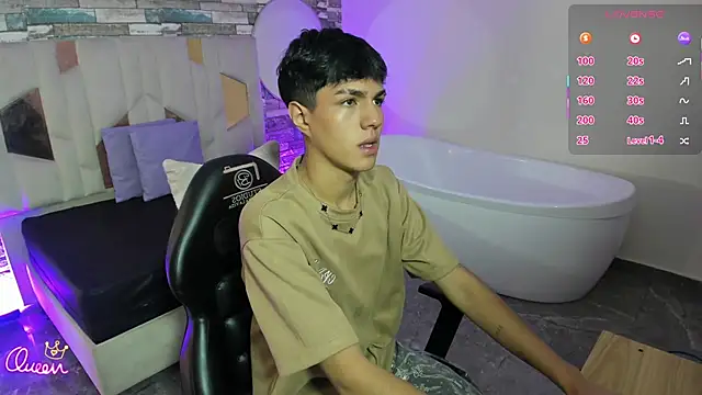 Snapshot of Damian_tay chatting on May 7, 11:37 am Damian tay online show from May 7, 11:37 am