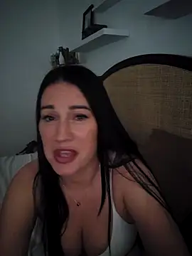 Snapshot of ashleyleeXX chatting on April 27, 10:57 am ashleyleeXX online show from April 27, 10:57 am