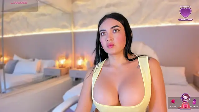 Snapshot of SofiaThonsonn chatting on June 9, 8:09 pm SofiaThonsonn online show from June 9, 8:09 pm