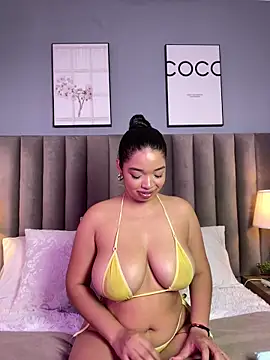 Snapshot of LilyFoox chatting on June 4, 1:06 pm LilyFoox online show from June 4, 1:06 pm