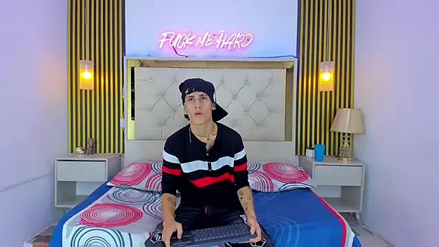 Just18Jake  online show from April 21, 12:12 am