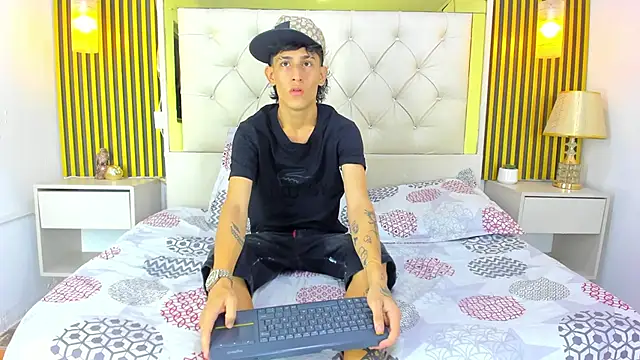 Just18Jake  online show from May 5, 12:07 am