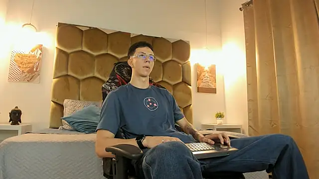 OliverThompsonJS online show from July 1, 5:53 am