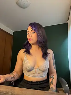 Latinxxcouple online show from May 26, 8:05 pm