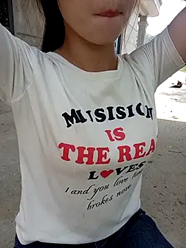 Ngocnga2 online show from April 28, 7:02 am