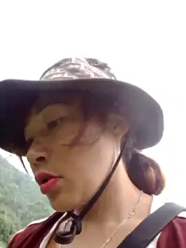 Snapshot of Tieuthu2 chatting on April 21, 1:42 am Tieuthu2 online show from April 21, 1:42 am