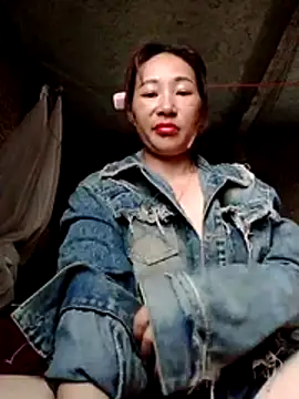 Snapshot of Tieuthu2 chatting on April 21, 2:51 am Tieuthu2 online show from April 21, 2:51 am