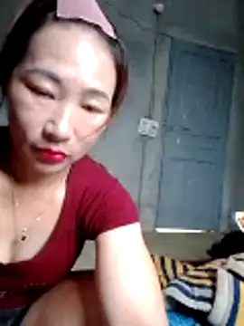Snapshot of Tieuthu2 chatting on April 27, 2:20 am Tieuthu2 online show from April 27, 2:20 am
