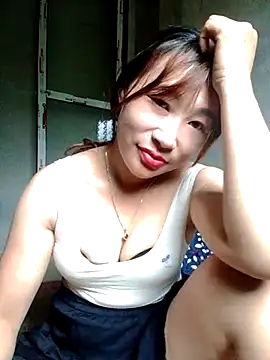 Snapshot of Tieuthu2 chatting on May 2, 3:33 am Tieuthu2 online show from May 2, 3:33 am