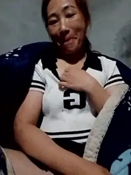 Snapshot of Tieuthu2 chatting on May 3, 6:14 pm Tieuthu2 online show from May 3, 6:14 pm
