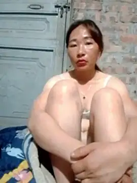 Snapshot of Tieuthu2 chatting on May 6, 12:43 pm Tieuthu2 online show from May 6, 12:43 pm