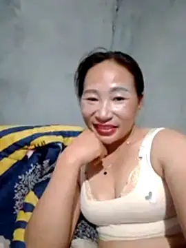 Snapshot of Tieuthu2 chatting on May 11, 2:45 pm Tieuthu2 online show from May 11, 2:45 pm