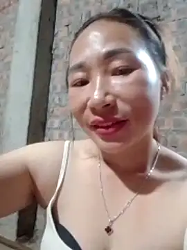 Snapshot of Tieuthu2 chatting on May 13, 11:18 am Tieuthu2 online show from May 13, 11:18 am