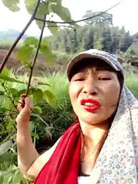 Snapshot of Tieuthu2 chatting on May 15, 12:06 am Tieuthu2 online show from May 15, 12:06 am