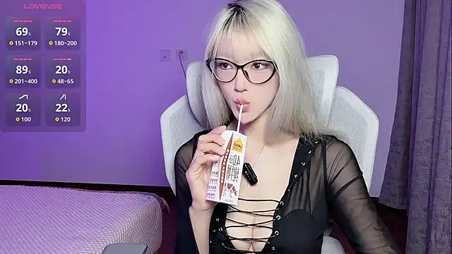 Luyann- online show from July 10, 1:43 am