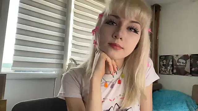 CuddlePopX online show from April 17, 11:35 am