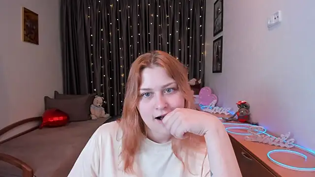 Snapshot of NoraLiin chatting on June 5, 8:14 pm NoraLiin online show from June 5, 8:14 pm