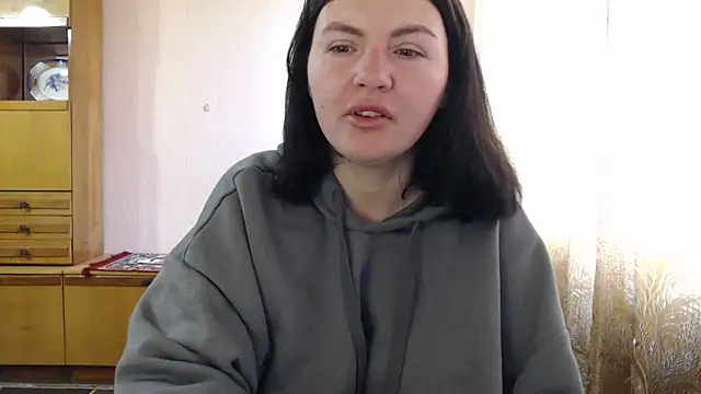 AlinaxJames online show from April 29, 7:45 am