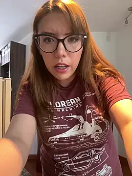 AliceMtz online show from April 18, 6:45 pm