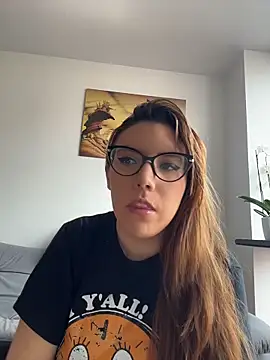 AliceMtz online show from April 26, 5:54 pm