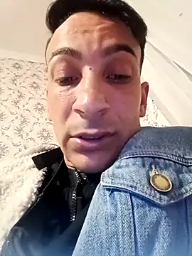 Zoltan223567 online show from April 17, 11:41 pm