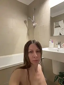 Mira Luna online show from May 6, 5:03 am