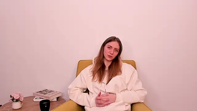 HeidiEnama online show from April 20, 1:03 pm