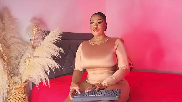 Snapshot of Thalyanna_ebonny chatting on May 3, 11:55 pm Thalyanna ebonny online show from May 3, 11:55 pm
