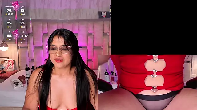 Snapshot of LuciaReid chatting on April 24, 1:02 pm LuciaReid online show from April 24, 1:02 pm