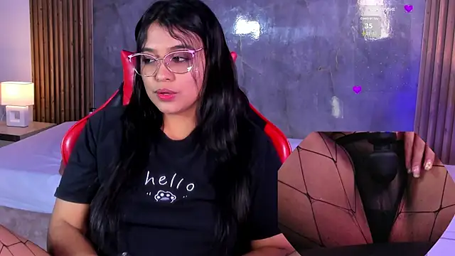 Snapshot of LuciaReid chatting on April 29, 5:30 pm LuciaReid online show from April 29, 5:30 pm