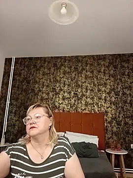 I amVeronicle online show from June 5, 11:38 am