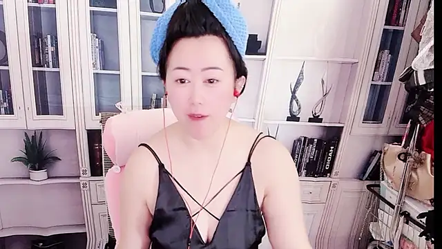 LXU9 online show from May 13, 5:05 am