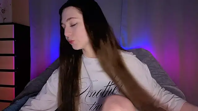 Snapshot of SunlitDeslre chatting on May 19, 10:38 pm SunlitDeslre online show from May 19, 10:38 pm