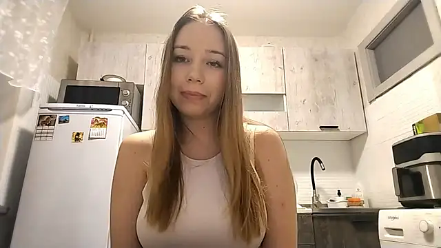 LatanyaDaivs online show from April 18, 4:22 pm