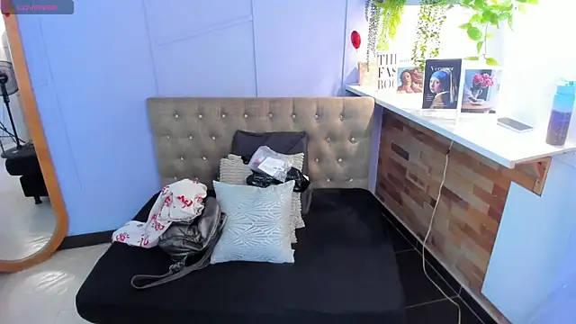 vailoetharris online show from July 19, 11:58 am