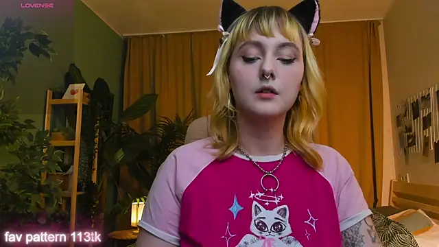 Emma Thomps online show from May 4, 2:02 pm