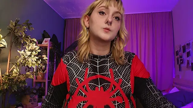 Emma Thomps online show from May 15, 2:02 pm