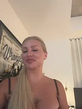 Karen Luxe online show from April 28, 11:21 pm