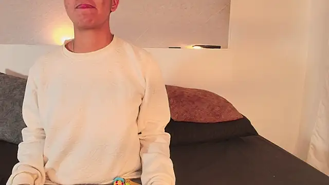 Snapshot of Jhon_and_Karol chatting on May 8, 4:40 am Jhon and Karol online show from May 8, 4:40 am