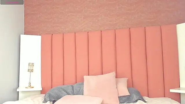 Snapshot of MiaJacksson chatting on May 25, 7:53 pm MiaJacksson online show from May 25, 7:53 pm