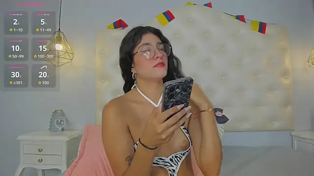 ninaavelvett online show from July 13, 12:52 pm