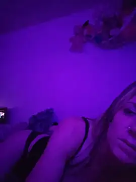 Snapshot of LillyXLust chatting on May 15, 12:39 am LillyXLust online show from May 15, 12:39 am