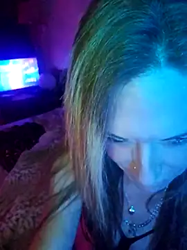 Snapshot of LillyXLust chatting on May 18, 7:47 am LillyXLust online show from May 18, 7:47 am