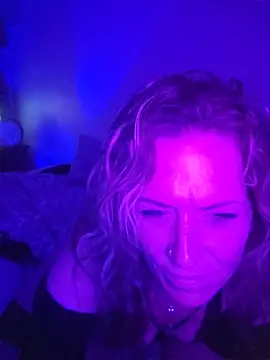 Snapshot of LillyXLust chatting on May 27, 7:38 am LillyXLust online show from May 27, 7:38 am