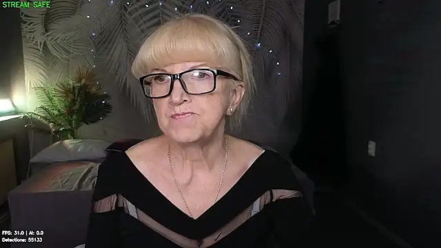 Snapshot of Dr_Mireille chatting on June 19, 7:34 am Dr Mireille online show from June 19, 7:34 am