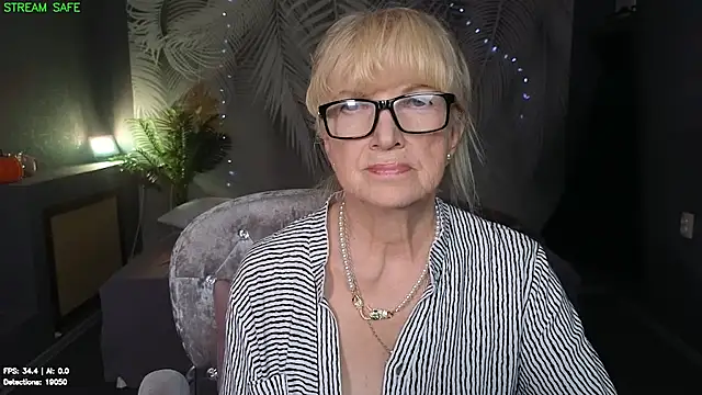 Snapshot of Dr_Mireille chatting on June 24, 8:57 am Dr Mireille online show from June 24, 8:57 am