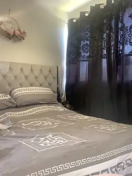 MissNYXuk online show from April 22, 12:50 pm