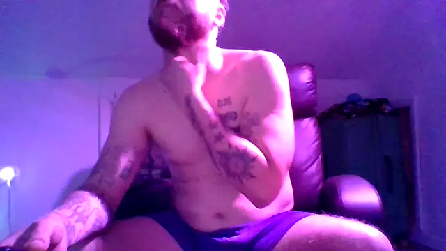 Snapshot of MrPurple999 chatting on June 2, 12:56 am MrPurple999 online show from June 2, 12:56 am